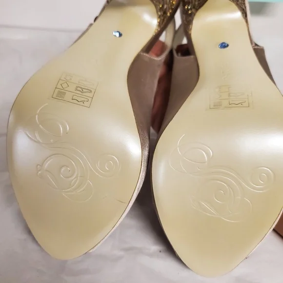 NEW Disney Glass Slipper Collection 8.5 Champagne Romance Gold sequins bow heels - Picture 6 of 13